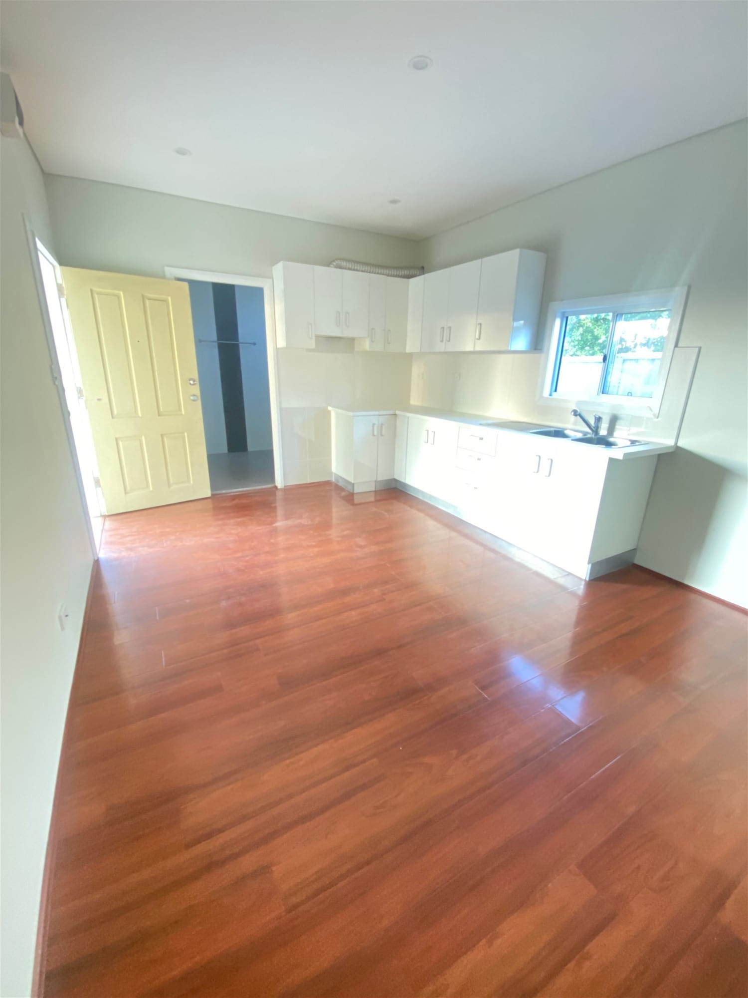 Presenting a newly Renovated 2+ Bedroom Granny with 1 Extra Room with Adjucent Complete Bathroom and Second Lounge.