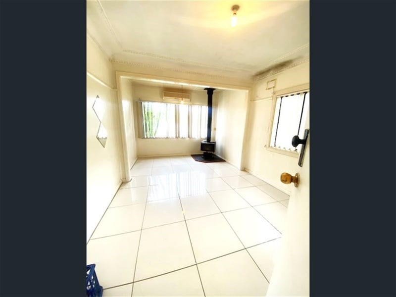 Beautifully Presented 3 BEDROOM HOUSE FOR RENT