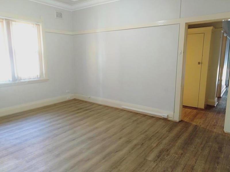 3 bedroom unit!!! PRIVATE INSPECTION WELCOME!!!