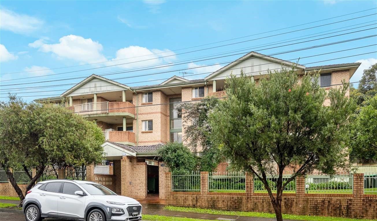 Modern two bedroom unit with study room & 2 toilet