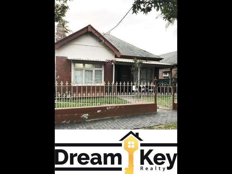 2 BEDROOM HALF HOUSE/UNIT!!! PRIVATE INSPECTION WELCOME!!!
